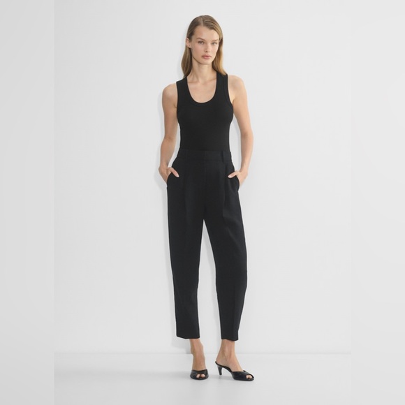 Aritzia Pants - Aritzia -Wilfred Clover Carrot Black Pants. NWT